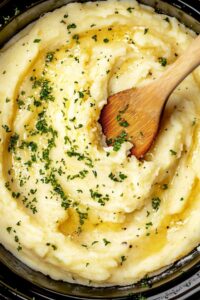 The Easiest Crockpot Mashed Potatoes – Creamy, Fluffy, and Hands-Free!