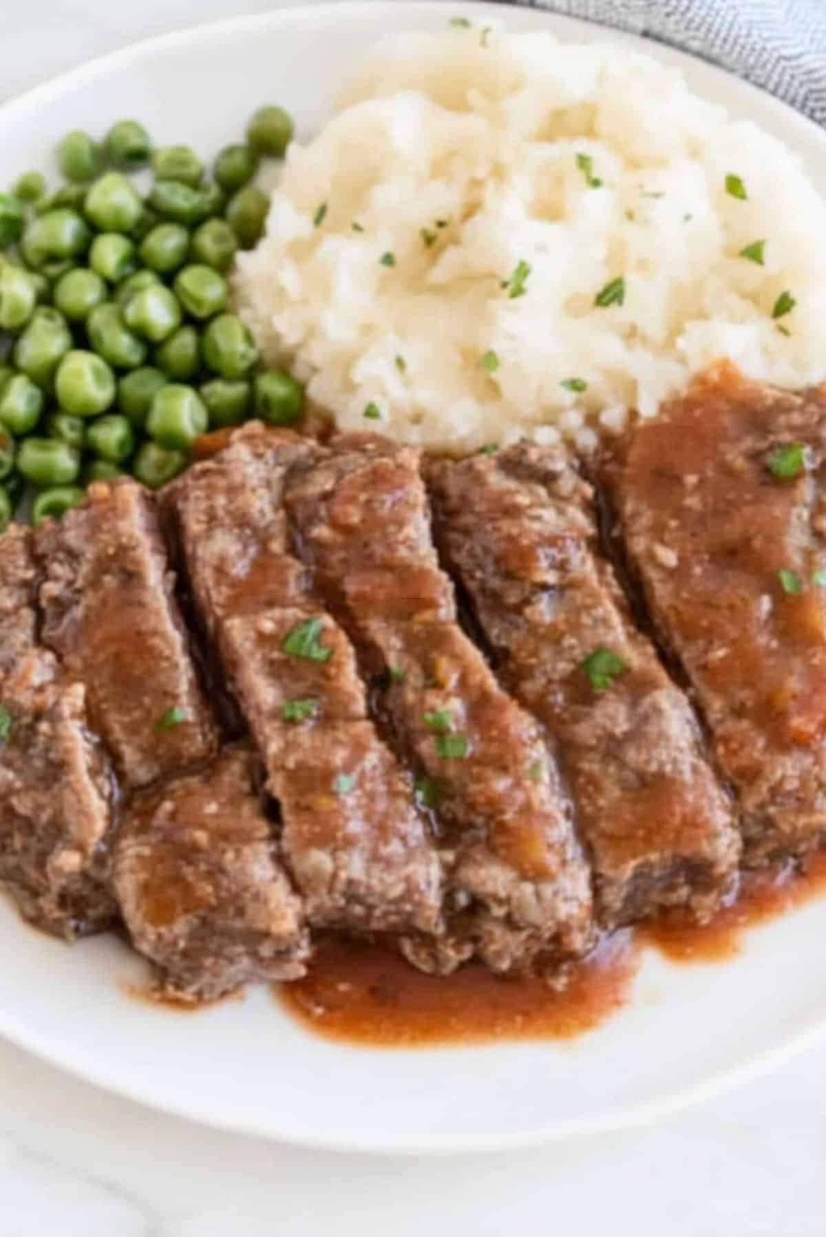 The Easiest Crockpot Cubed Steak – Comfort Food at Its Best